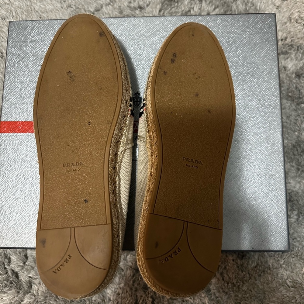 PRADA - Picture 4 of 8